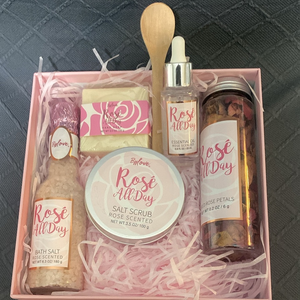 Love Rose All Day Bath Set - Pink and White
